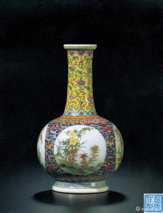 清乾隆 御制珐琅彩“祥云瑞蝠”开光式“四季花卉”图纸搥瓶 18.4cm