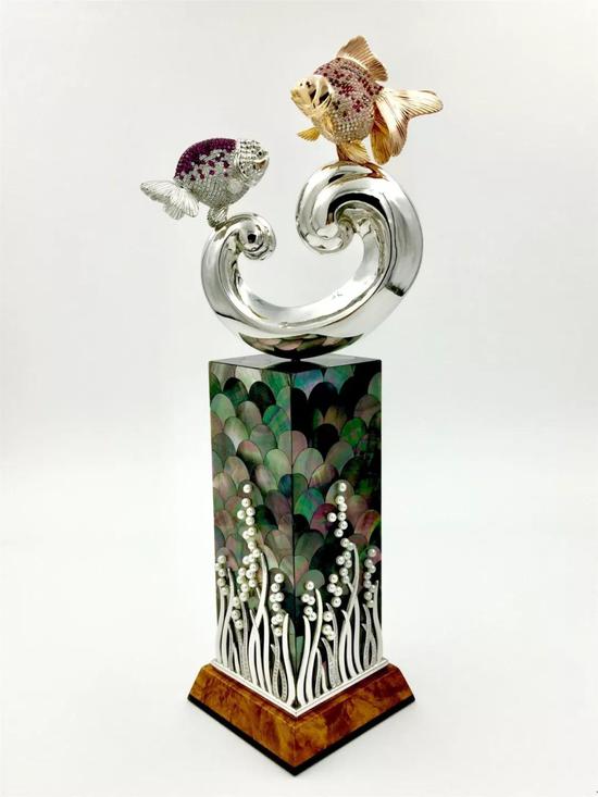 《鱼跃》 中国工艺美术大师刘红宝作品