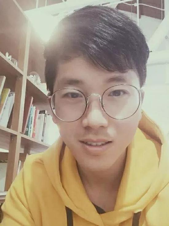 这就是我，一个理工男，爱网球、爱画画、爱生活……