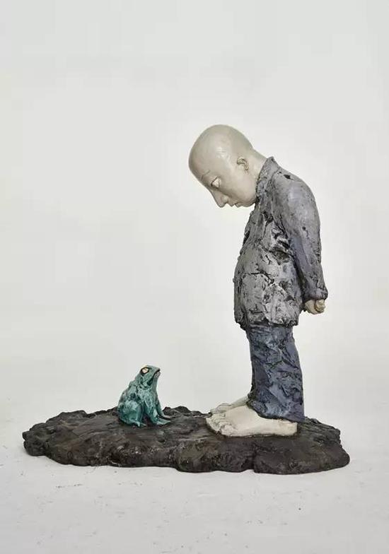 王少军《人与蛙》 54x28x55cm 铜 2011