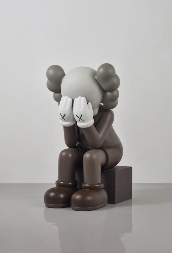 KAWS 《坐着的同伴》，2011，成交价 ：3，200，000 港元