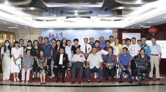 “勇攀高峰”纪念中国登山队登顶珠峰60周年冰雪书画艺术展在北京新闻大厦艺术馆开幕