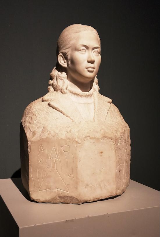 《向新时代致敬》（82cm×54 cm×43 cm，1984年，中国美术馆藏）