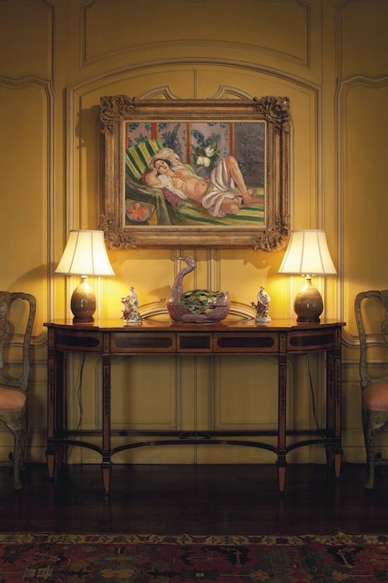 Hudson Pines庄园起居室所悬挂的马蒂斯作品《侧卧的宫娥女与玉兰花》