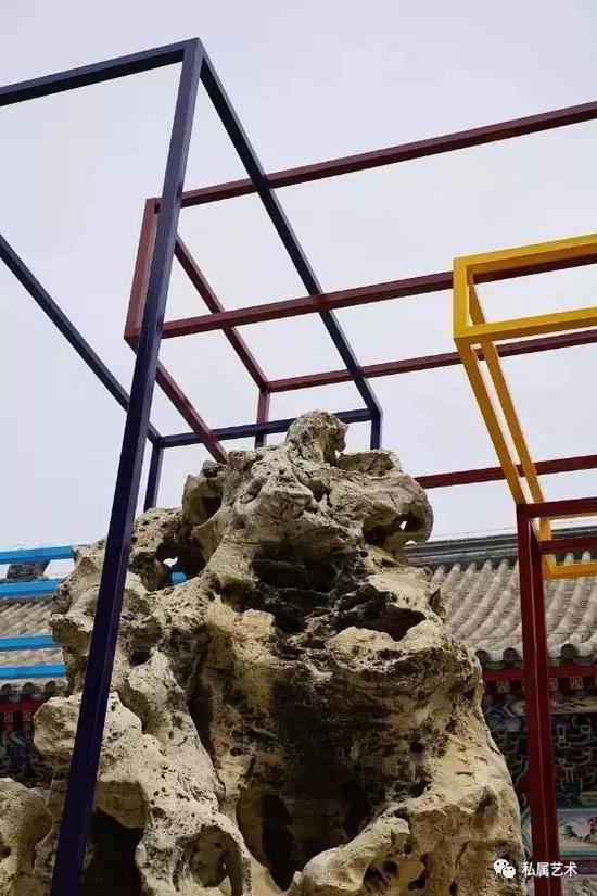 崔岫闻 装置 《灵》 来自网络