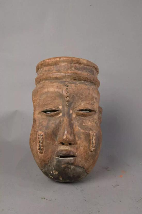 面具 佚名[刚果（金）]  年代不详 32.5×20.5×11.5cm