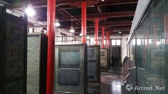 《开成石经》专室西侧南面，布局相当严谨、合理