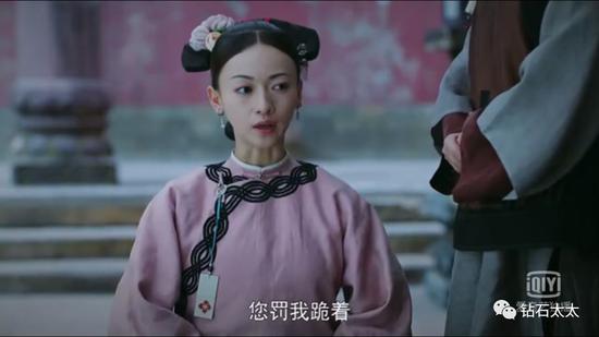 女主刚入宫时身份低微,只有绣坊宫女的宫牌可以佩戴。