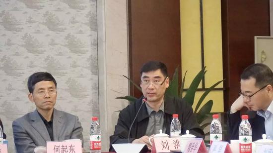 金币市场专业委员会秘书长刘洪先生主持会议
