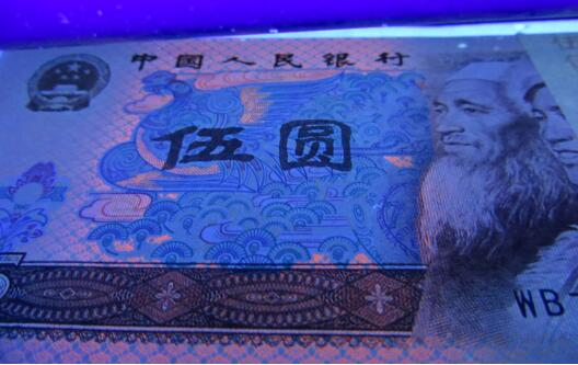 苍松翠鹤
