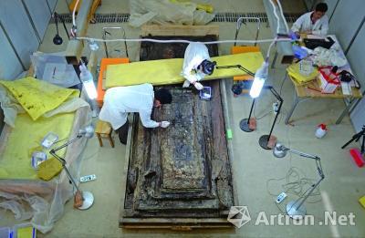 海昏侯墓实验室考古中进行的琉璃席提取