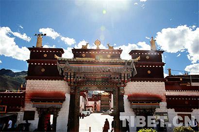 强巴林寺（图片来源：中国西藏网 摄影：陈卫国）
