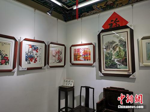 凹晶溪馆内的“展览”。中新网记者 宋宇晟 摄