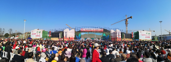 28日上午，第四届湖南·安化黑茶文化节在《神韵梅山》的悠扬音乐中拉开帷幕。