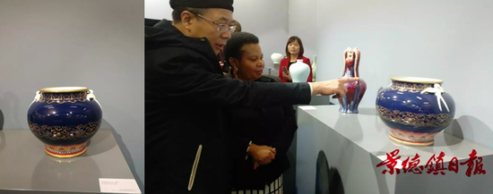 南非文化艺术部副部长马考苏·玛格德琳·苏杜女士带领南非政府官员欣赏熊建军作品《霁青釉描金海晏河清尊》