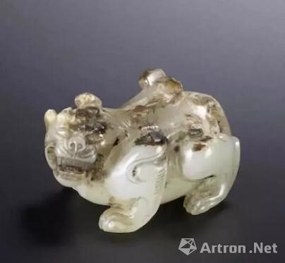 汉或以后 青玉雕辟邪 长5.5cm 成交价: 24,760,000 HKD