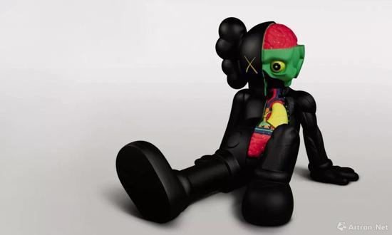 KAWS《同伴（休息处）》 2013年作，着色铝雕塑