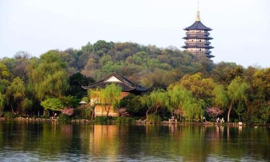 重建后的雷峰塔 图片来源-摄图网