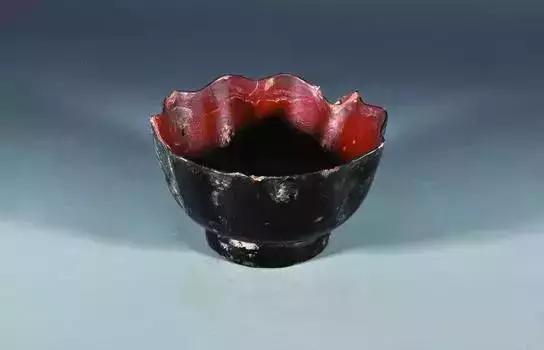 北宋十一花瓣式漆碗 温州博物馆藏