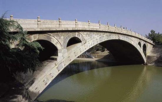 修复后焕然一新的赵州桥