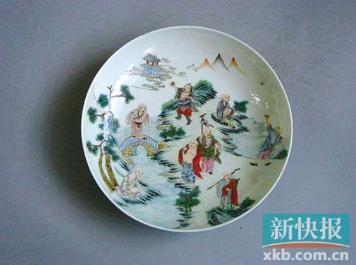 清嘉庆景德镇窑粉彩十八尊者盘，现藏于北京艺术博物馆