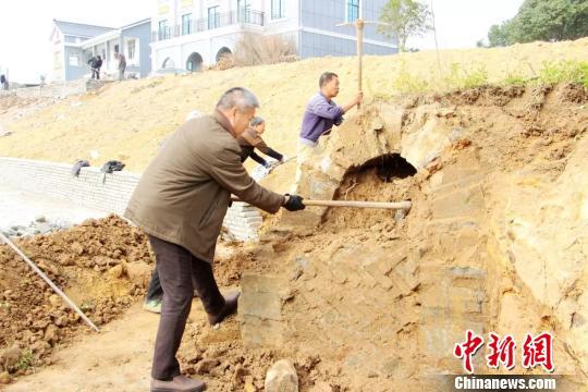 墓室形制规模较大，顶为劵顶，墓四周为青砖 黄岩宣传部提供