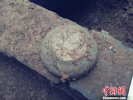 该古墓出土了两件青瓷器，应属台州本地烧制 黄岩宣传部提供
