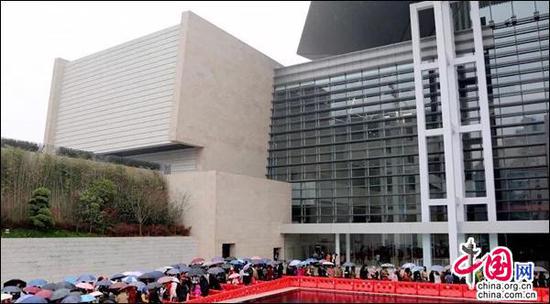 湖南长沙博物馆门口排起长龙