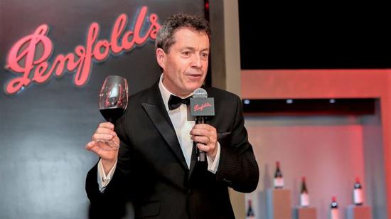 Penfolds 首席酿酒师彼得?嘉高(Peter Gago)于 2017 年 ‘珍藏系列’新年份葡萄酒全球发布晚会。