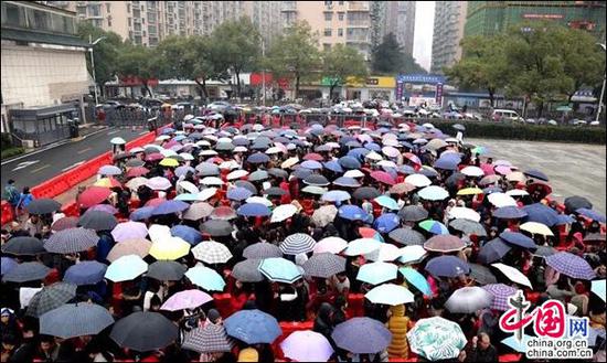 在图书馆“阅读越美好”&nbsp;“灯谜扮春——猜灯谜到图书馆”