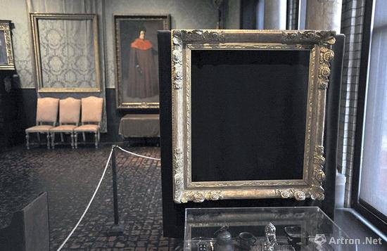 伦勃朗和维米尔画作失窃后，残留的画框，照片拍摄于2010年，美联社