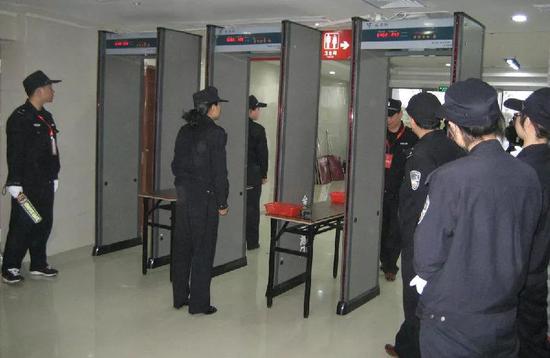 闭幕式当天要像这样过安检才能进入展厅 （图片来源网络）