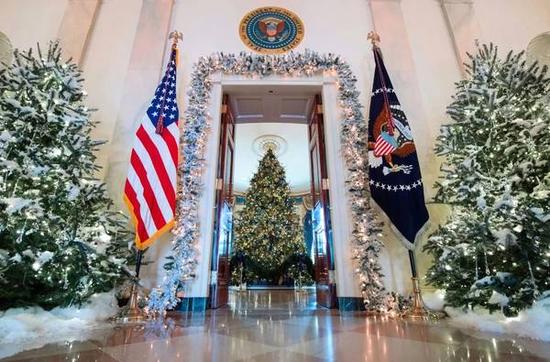 前门厅和十字厅装饰一新。图片：? Saul Loeb/AFP/Getty Images