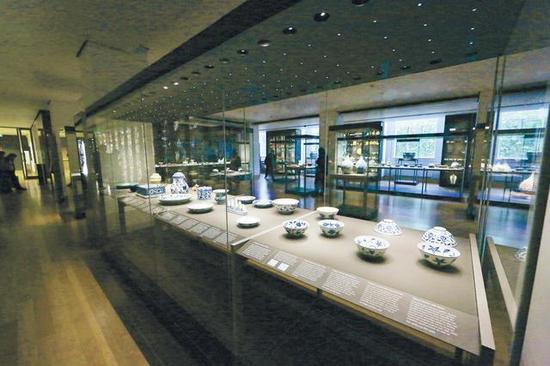 大英博物馆九十五号展厅轮流展出斐西瓦乐·大威德收藏的一千七百余件高品质中国陶瓷