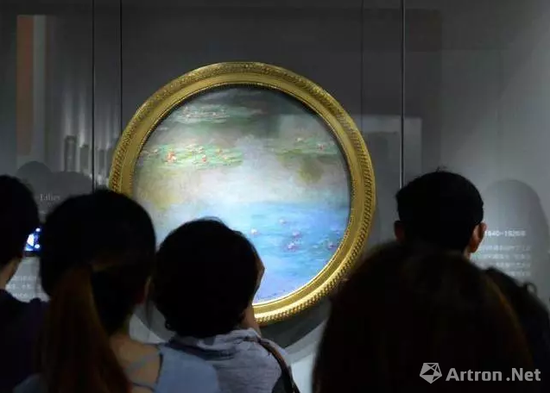 莫奈的天价《睡莲》前,观众如潮