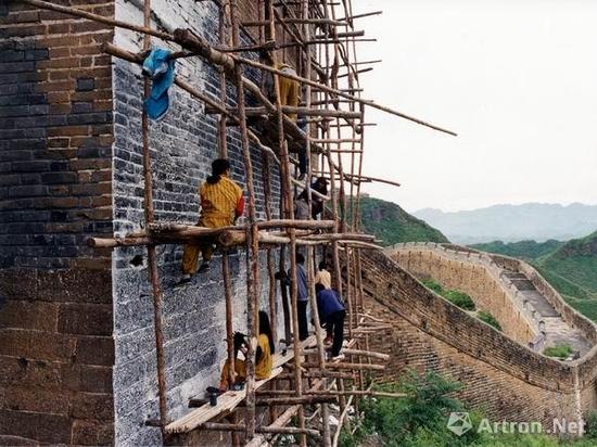 徐冰 《鬼打墙》 1990