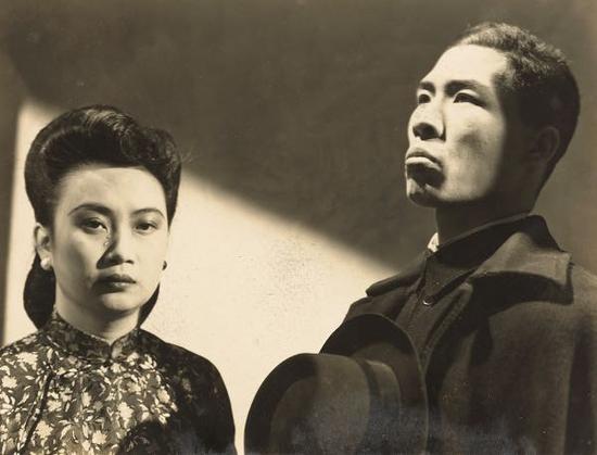 1946年，电影《某夫人》剧照。何飞光导演，大中华影片公司出品。?潘氏家族