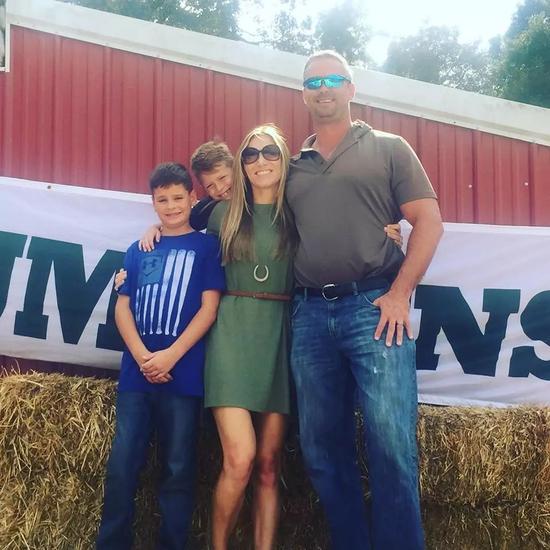 “职业”摄影师处理家庭合照结果惊悚诡异