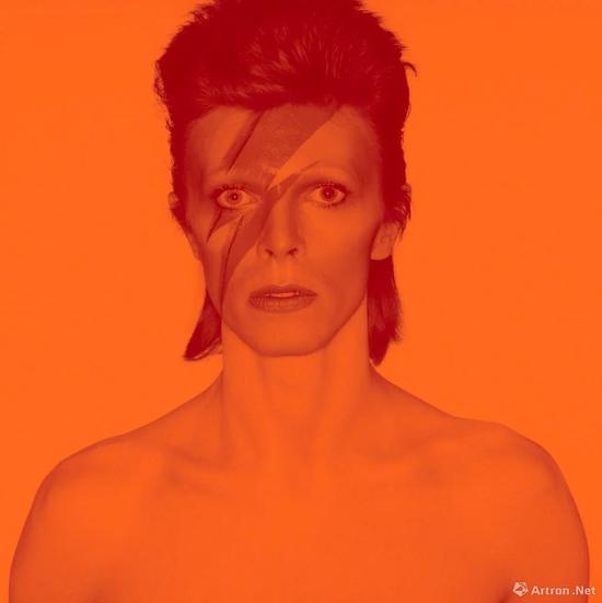 专辑封面《阿拉丁神灯》，1973。摄影：Brian Duffy。图片：Duffy Archive &amp； The David Bowie Archive