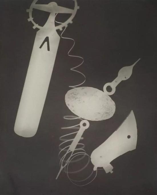 Rayograph，1923 by Man Ray