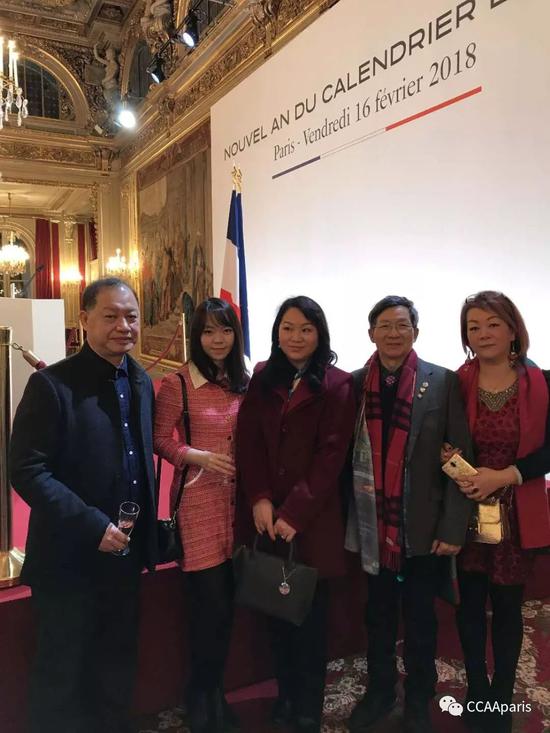 左起;法国地产商蔡強和夫人廖燕梓女士及其女儿蔡惠宜（法国华人女状元）