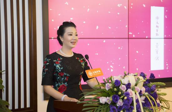 永新华韵文化产业有限公司总裁张坤兰主持了此次开业仪式
