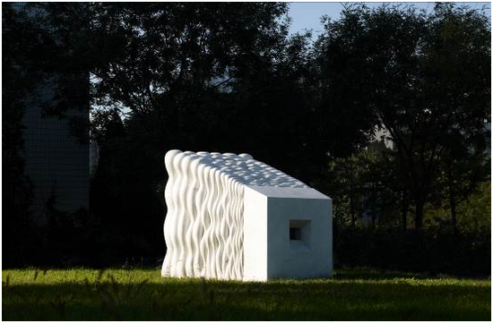 凝聚的风景 汉白玉 高220cm 清华大学 2011年 获清华百年国际校园雕塑展优秀作品奖