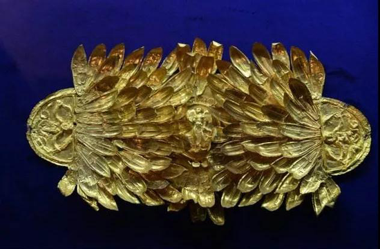 《金橄榄叶头饰》金，公元前4世纪末出土于佩鲁贾，斯贝冉迪欧墓佛洛伦萨国家考古博物馆藏