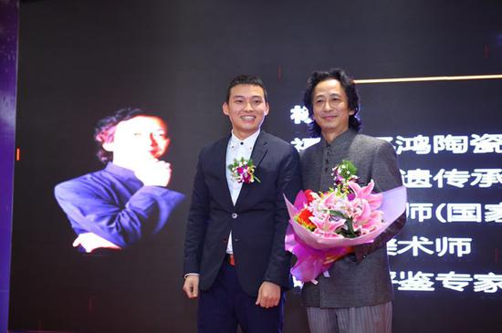 亿鸿旗下 建盏非遗传承人 杨敏(右)