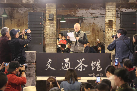 开幕式现场 艺术家陈安健致辞