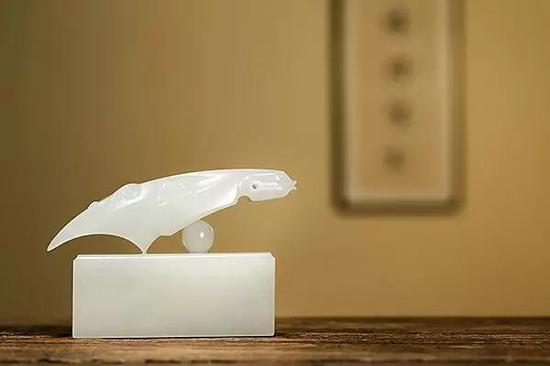 和田玉籽料天马行空印章 作者:葛洪 86*32*71mm 415g 款识:纤