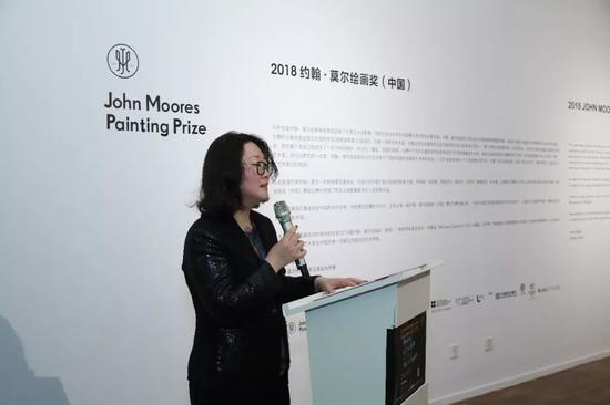 上海民生现代美术馆 馆长 甘智漪 致辞，并宣布优秀奖获得者