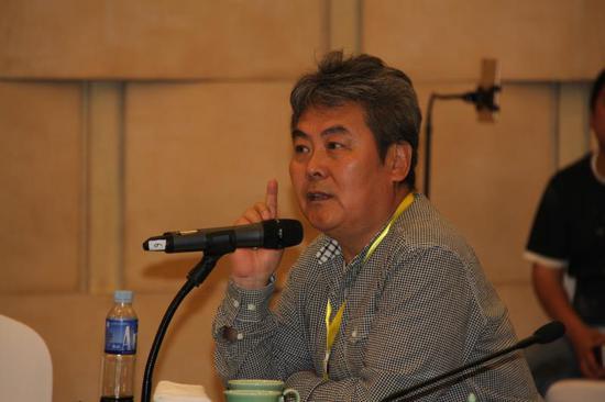 中央人民广播电台高级编辑 中国民间音乐艺术专业委员会主任 朱智忠在“永远的乌兰牧骑“分论坛上发言