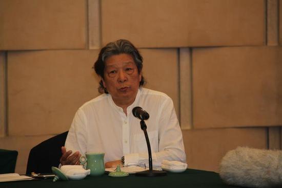 内蒙古草原文化保护发展基金会代表克明在“永远的乌兰牧骑“分论坛上发言